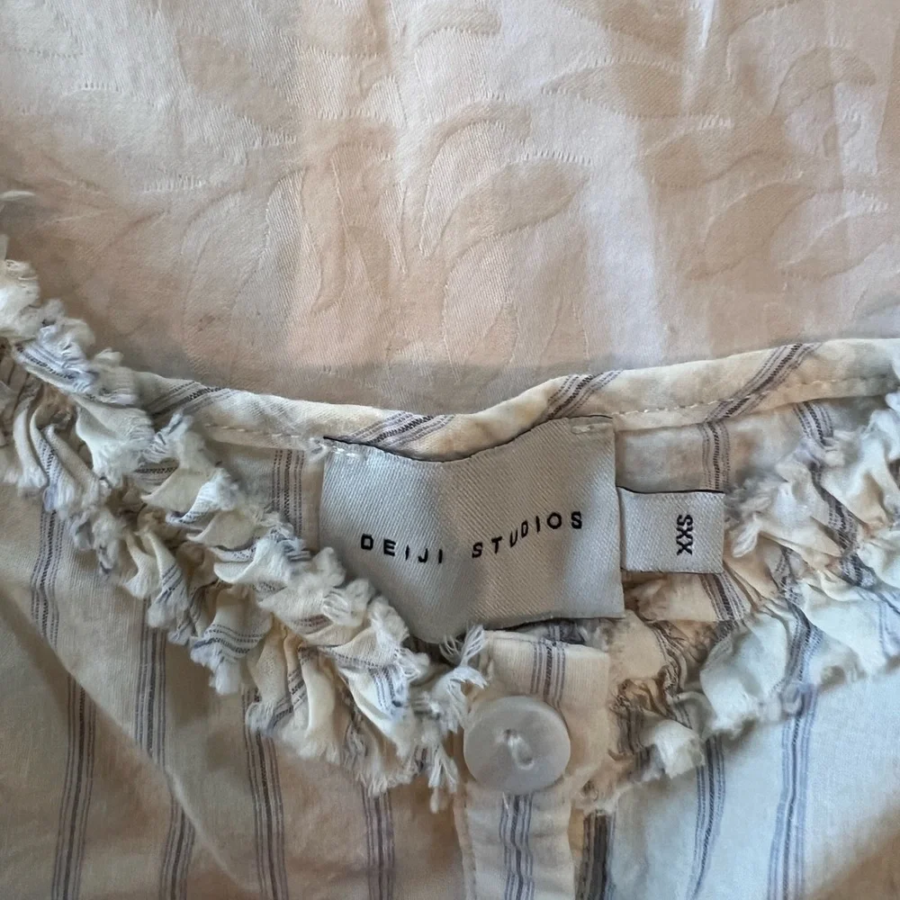 Deiji Studios Ruffle Button top - Picture 6 of 6